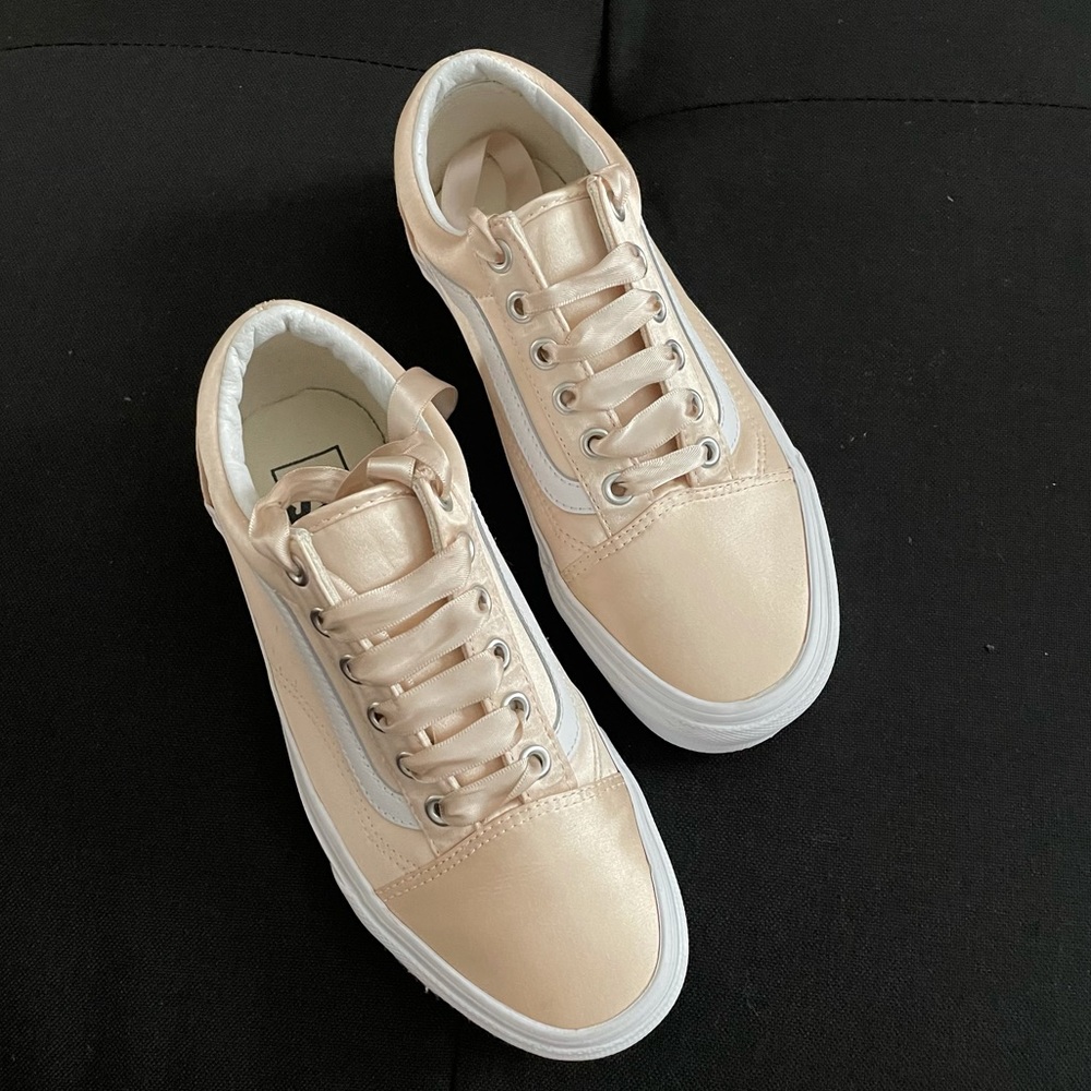 New Vans Satin Lux Rose Gold size 7.0 W / 5.5 M